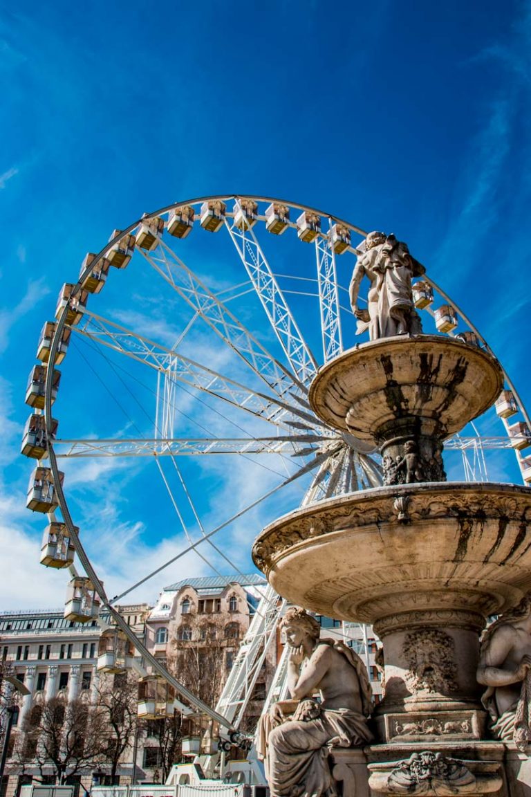 Erzsébet square: Budapest Eye Ferris Wheel