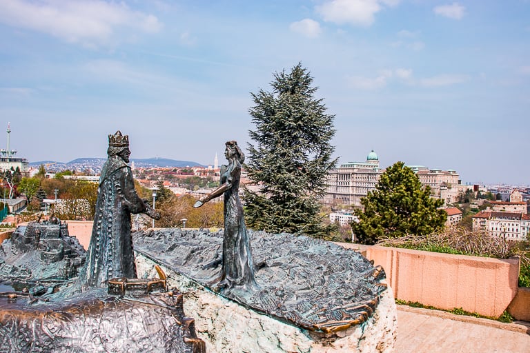 Statue of Prince Buda and Pest Princess