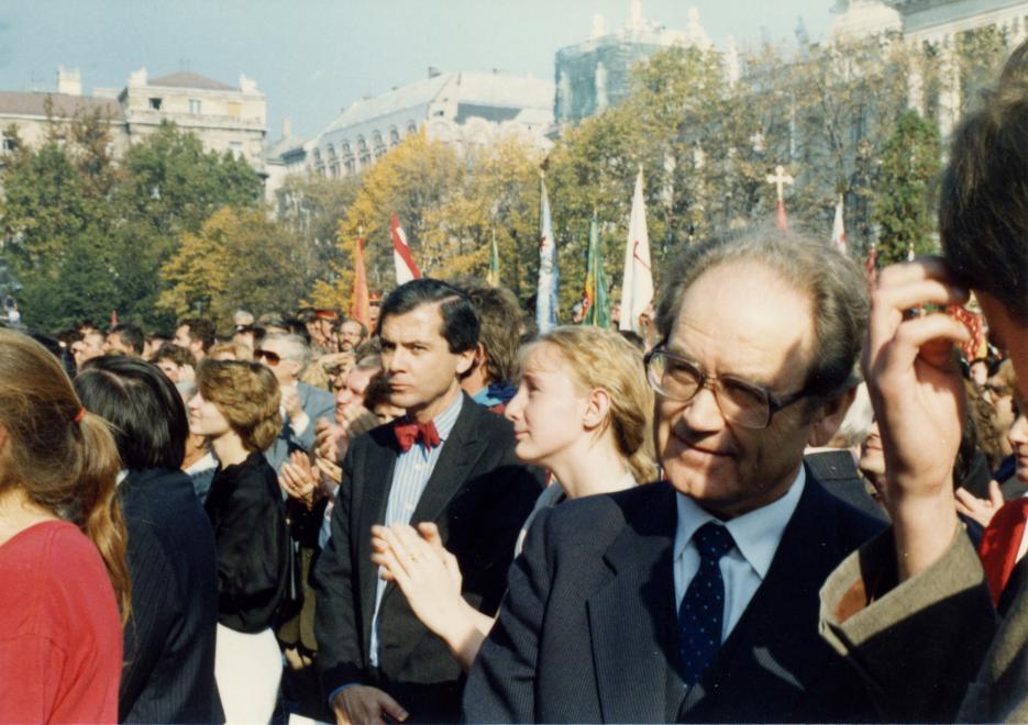 1989 Kossuth square on the day of the declaration of the Hungarian Republic