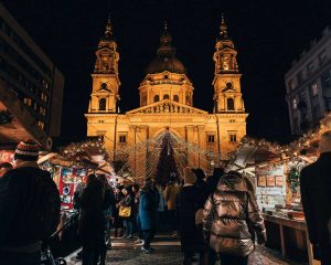 Christmas in Budapest: Christmas market at St. Stephen's Basilica