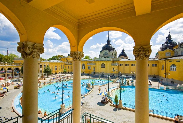 Széchenyi spa columns